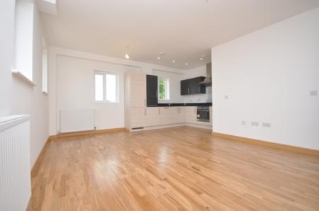 2 bedroom Flat to let in Lyon Court, Walsworth Road, Hitchin, SG4