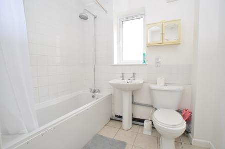 2 bedroom Flat to let in Regent Street, Stotfold, SG5