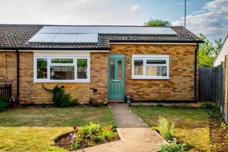 2 bedroom Bungalow for sale in Orchard Way, Breachwood Green