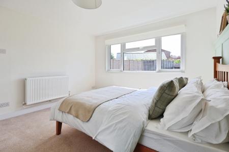 2 bedroom Bungalow for sale in Orchard Way, Breachwood Green