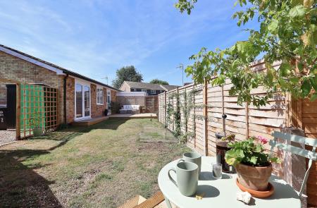 2 bedroom Bungalow for sale in Orchard Way, Breachwood Green