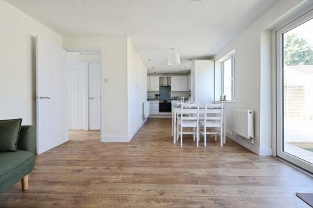 2 bedroom Bungalow for sale in Orchard Way, Breachwood Green