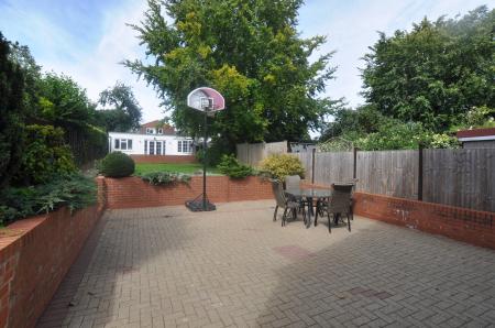 5 bedroom Detached house to let in Pirton Road, Hitchin, SG5