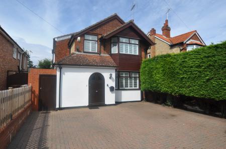 5 bedroom Detached house to let in Pirton Road, Hitchin, SG5