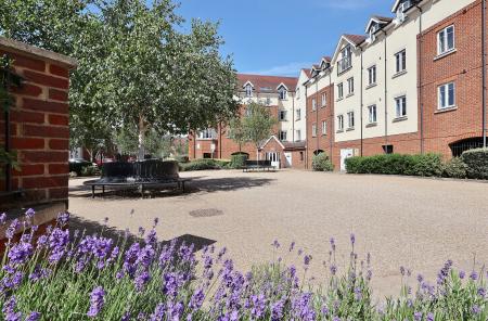 1 bedroom Flat for sale in Elderflower House, Whinbush Road, Hitchin