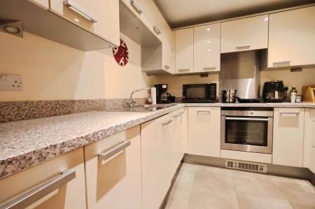 1 bedroom Flat for sale in Elderflower House, Whinbush Road, Hitchin