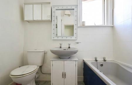 3 bedroom Semi-detached house for sale in Ickleford Road, Hitchin