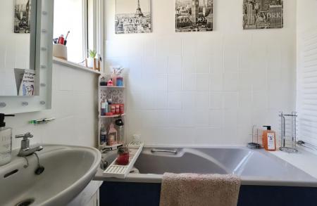 3 bedroom Semi-detached house for sale in Ickleford Road, Hitchin