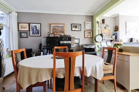3 bedroom Semi-detached house for sale in Ickleford Road, Hitchin
