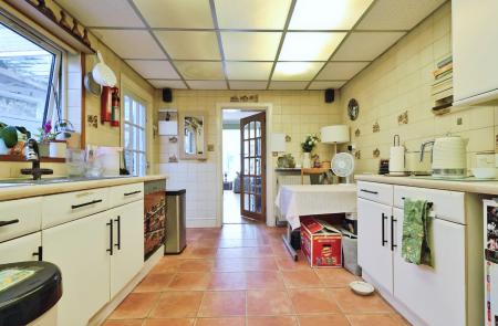 3 bedroom Semi-detached house for sale in Ickleford Road, Hitchin