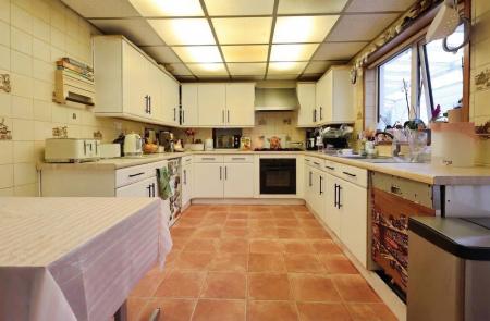3 bedroom Semi-detached house for sale in Ickleford Road, Hitchin