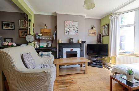 3 bedroom Semi-detached house for sale in Ickleford Road, Hitchin