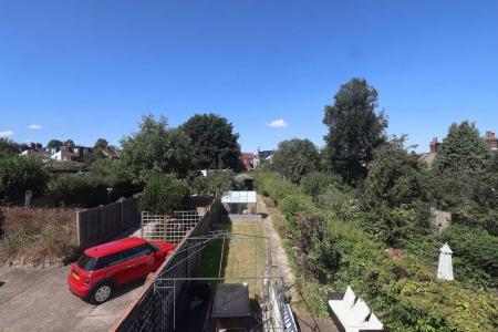 3 bedroom Semi-detached house for sale in Ickleford Road, Hitchin
