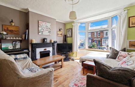 3 bedroom Semi-detached house for sale in Ickleford Road, Hitchin