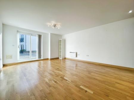2 bedroom Flat to let in Johnson Place, Walsworth Rd, Hitchin, SG4