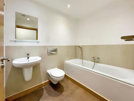 2 bedroom Flat to let in Johnson Place, Walsworth Rd, Hitchin, SG4