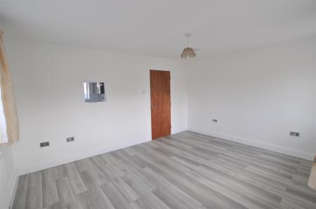 2 bedroom Flat to let in Woolgrove Road, Hitchin, SG4