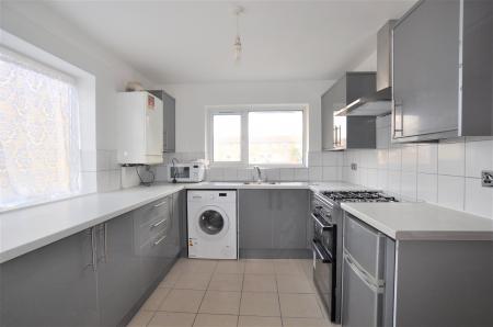 2 bedroom Flat to let in Woolgrove Road, Hitchin, SG4