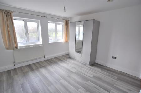 2 bedroom Flat to let in Woolgrove Road, Hitchin, SG4