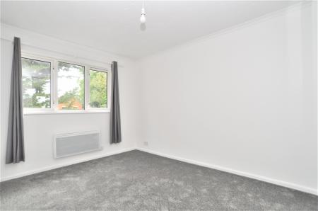 2 bedroom Flat to let in Chestnut Court, Hitchin, SG5