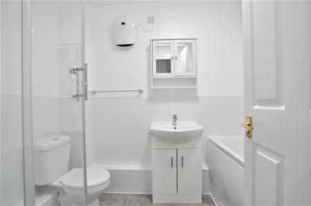 2 bedroom Flat to let in Chestnut Court, Hitchin, SG5