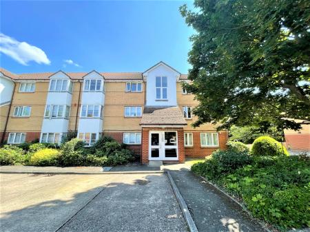 Chestnut Court, Hitchin, SG5