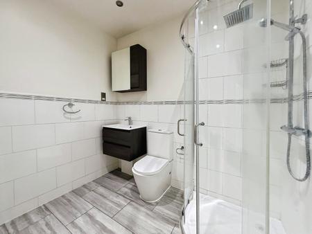 2 bedroom Flat to let in Paynes Park, Hitchin, SG5