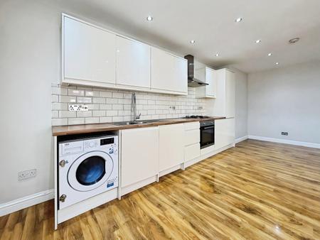 2 bedroom Flat to let in Paynes Park, Hitchin, SG5