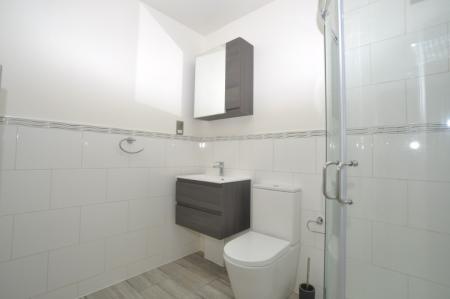 2 bedroom Flat to let in Paynes Park, Hitchin, SG5