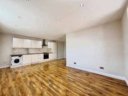 2 bedroom Flat to let in Paynes Park, Hitchin, SG5