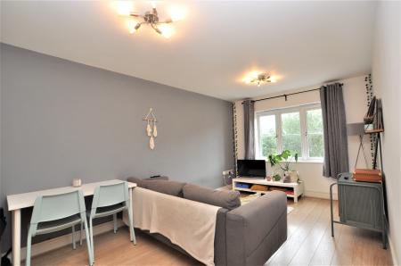 2 bedroom Flat to let in Cadwell Lane, Hitchin, SG4