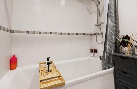 2 bedroom Flat for sale in Peppermint Road, Hitchin