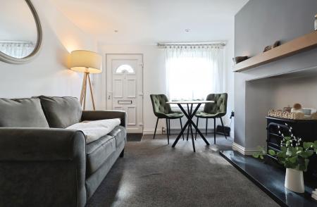 2 bedroom Terraced House for sale in Red Lion Cottages, Kings Walden Road, Offley