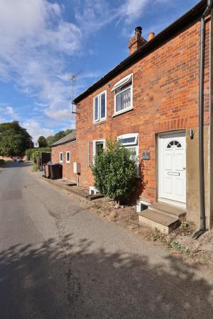 2 bedroom Terraced House for sale in Red Lion Cottages, Kings Walden Road, Offley