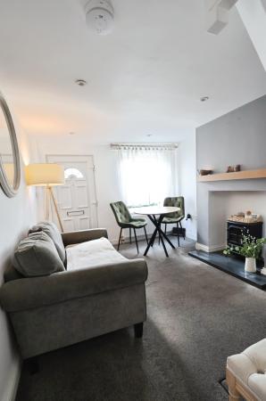 2 bedroom Terraced House for sale in Red Lion Cottages, Kings Walden Road, Offley