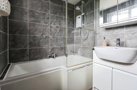 2 bedroom Terraced House for sale in Red Lion Cottages, Kings Walden Road, Offley