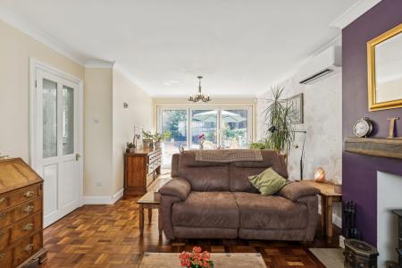 4 bedroom Detached house for sale in Dryden Crescent, Stevenage