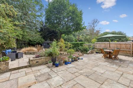 4 bedroom Detached house for sale in Dryden Crescent, Stevenage