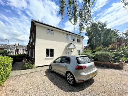 1 bedroom Flat to let in Pennine Court, Lancaster Road, Hitchin, SG5