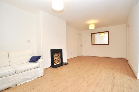 4 bedroom Detached house to let in Meadowbank, Hitchin, SG4