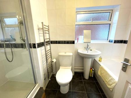 4 bedroom Detached house to let in Meadowbank, Hitchin, SG4