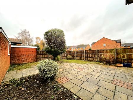 4 bedroom Detached house to let in Meadowbank, Hitchin, SG4