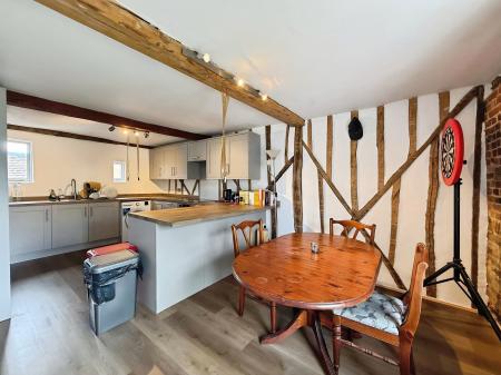 3 bedroom Character Property to let in Market Place, Hitchin, SG5