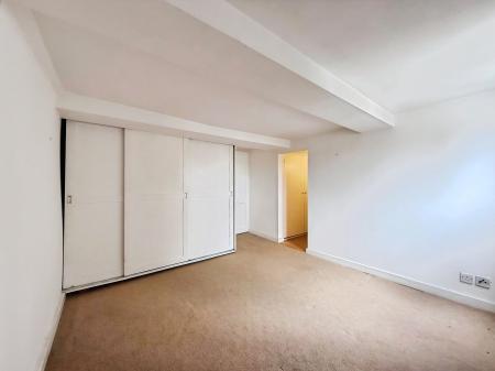 3 bedroom Character Property to let in Market Place, Hitchin, SG5