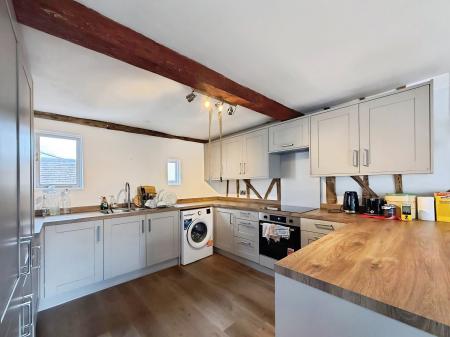3 bedroom Character Property to let in Market Place, Hitchin, SG5