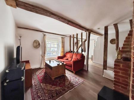3 bedroom Character Property to let in Market Place, Hitchin, SG5