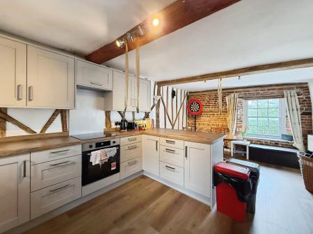 3 bedroom Character Property to let in Market Place, Hitchin, SG5