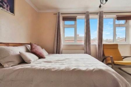 3 bedroom Semi-detached house for sale in The Paddock, Hitchin