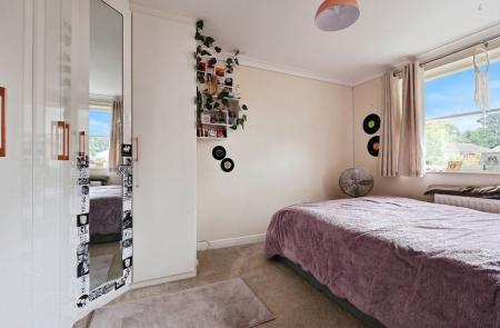 3 bedroom Semi-detached house for sale in The Paddock, Hitchin