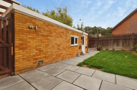 3 bedroom Semi-detached house for sale in The Paddock, Hitchin